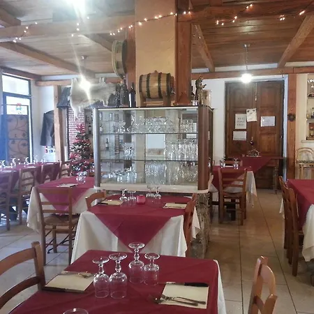 Antica Trattoria לינה וארוחת בוקר